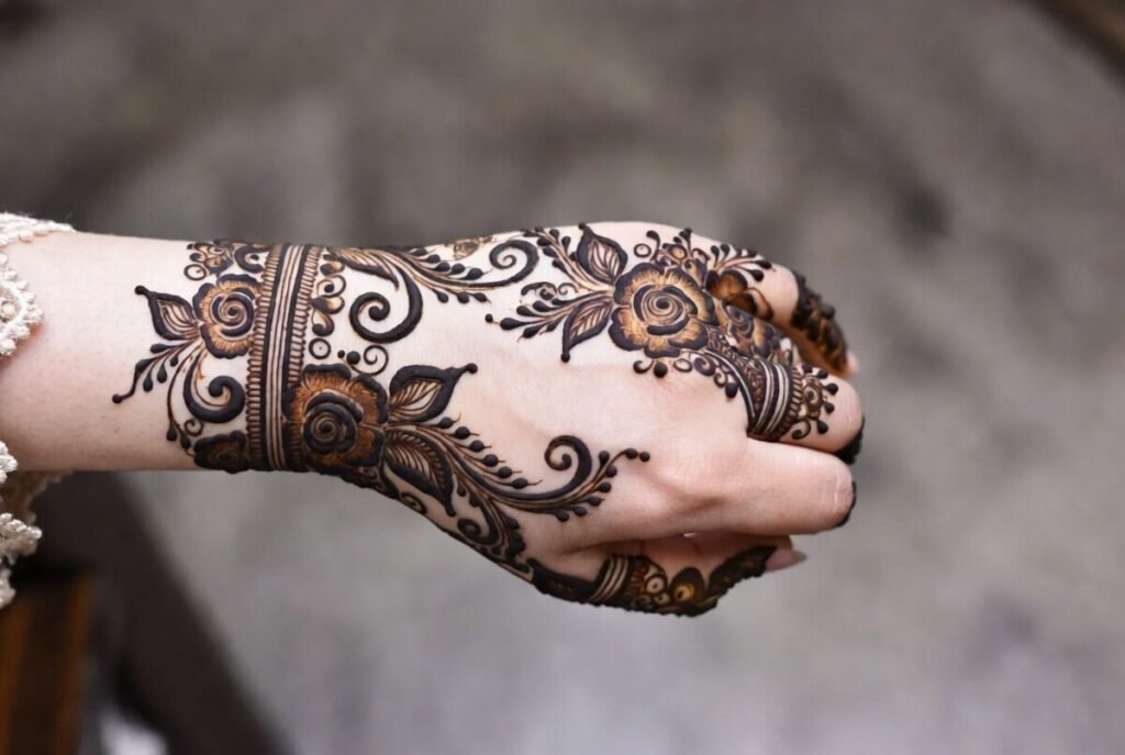 Best Stylish Back Hand Mehndi Designs Ideas