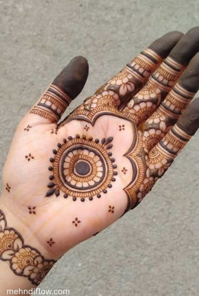 Trendy Simple Henna Design with Clean Lines