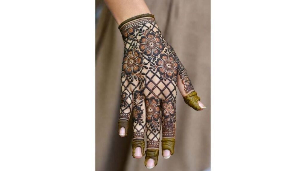 Most Loved Royal Net Mehndi Design Ideas