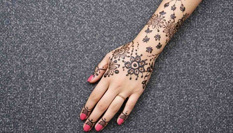 Simple Mehndi Design for Office Wear